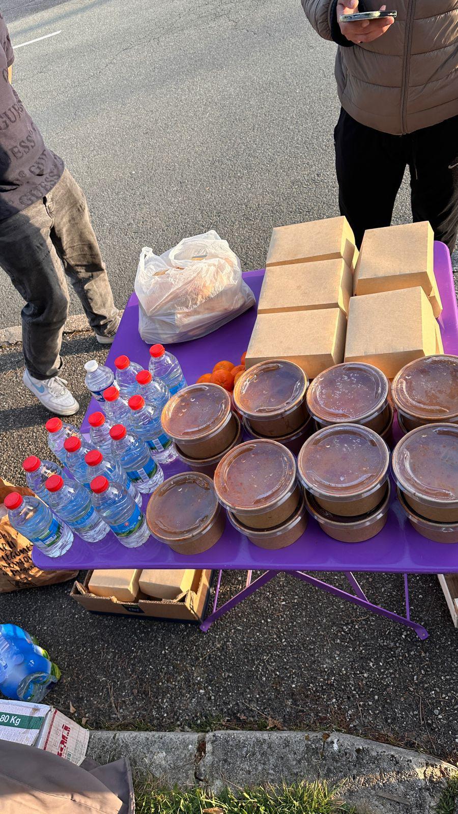 Préparation des repas et boissons pour la distribution